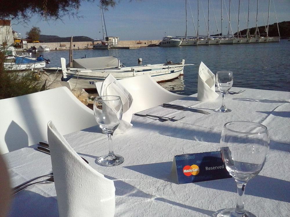 Hotel Maestral Prvić Luka Exteriér fotografie