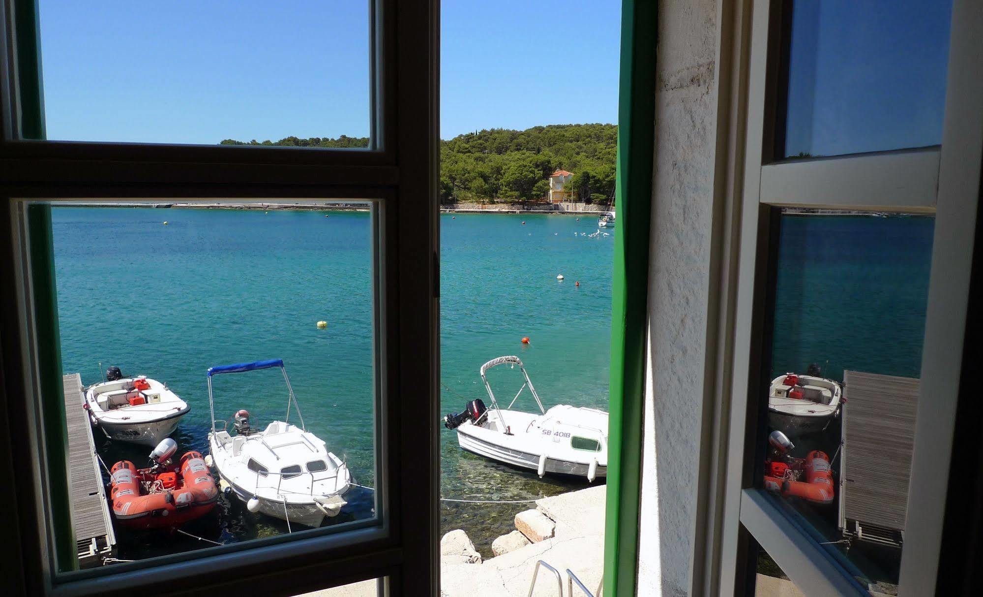 Hotel Maestral Prvić Luka Exteriér fotografie